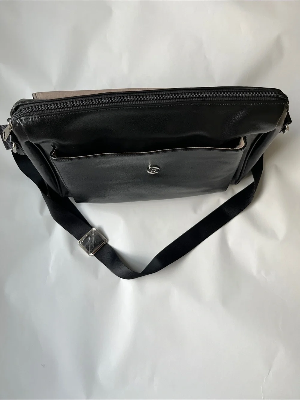 Jill.E Designs. Black Leather Laptop Crossbody Bag